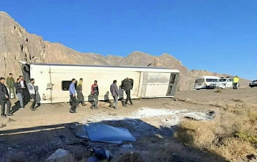 آخرین خبر از واژگونی اتوبوس در جاده سیرجان - شیراز