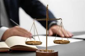وکیل وکیل حقوقی؛ راه حلی مطمئن برای عبور از چالش های قانونی