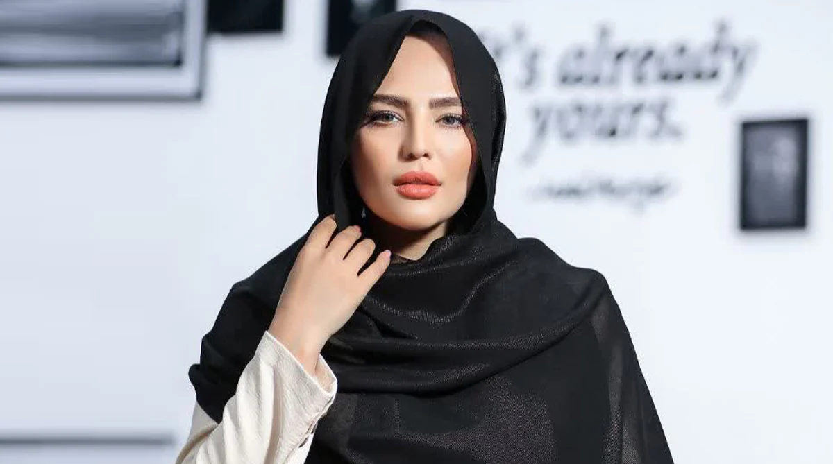 پوشاک راهنمای کامل خرید شال و روسری | معرفی ترندهای جدید و مدل های خاص روسری نگین دار