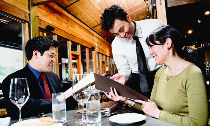 آموزش رفتار حرفه ای با مشتری در محیط کافه