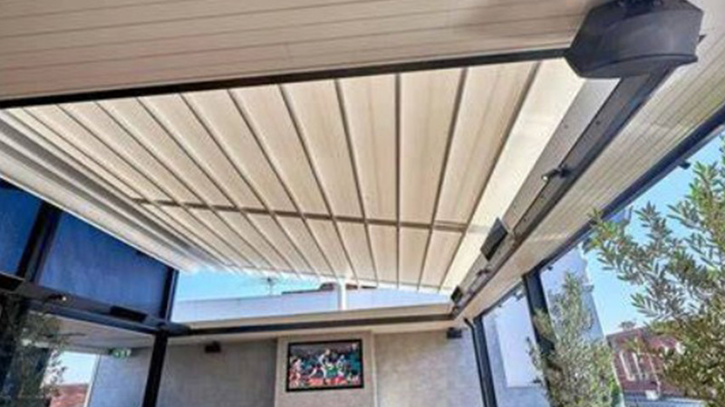 سقف متحرک | پاسخی مدرن به چالش نور، باران و شرایط اقلیمی