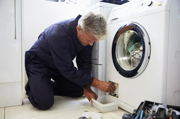انسداد فیلتر تخلیه لباسشویی ال جی چه مشکلاتی ایجاد می کند؟